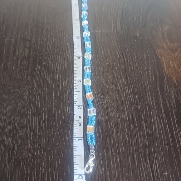 Translucent cube beaded necklace - Picture 4 of 5